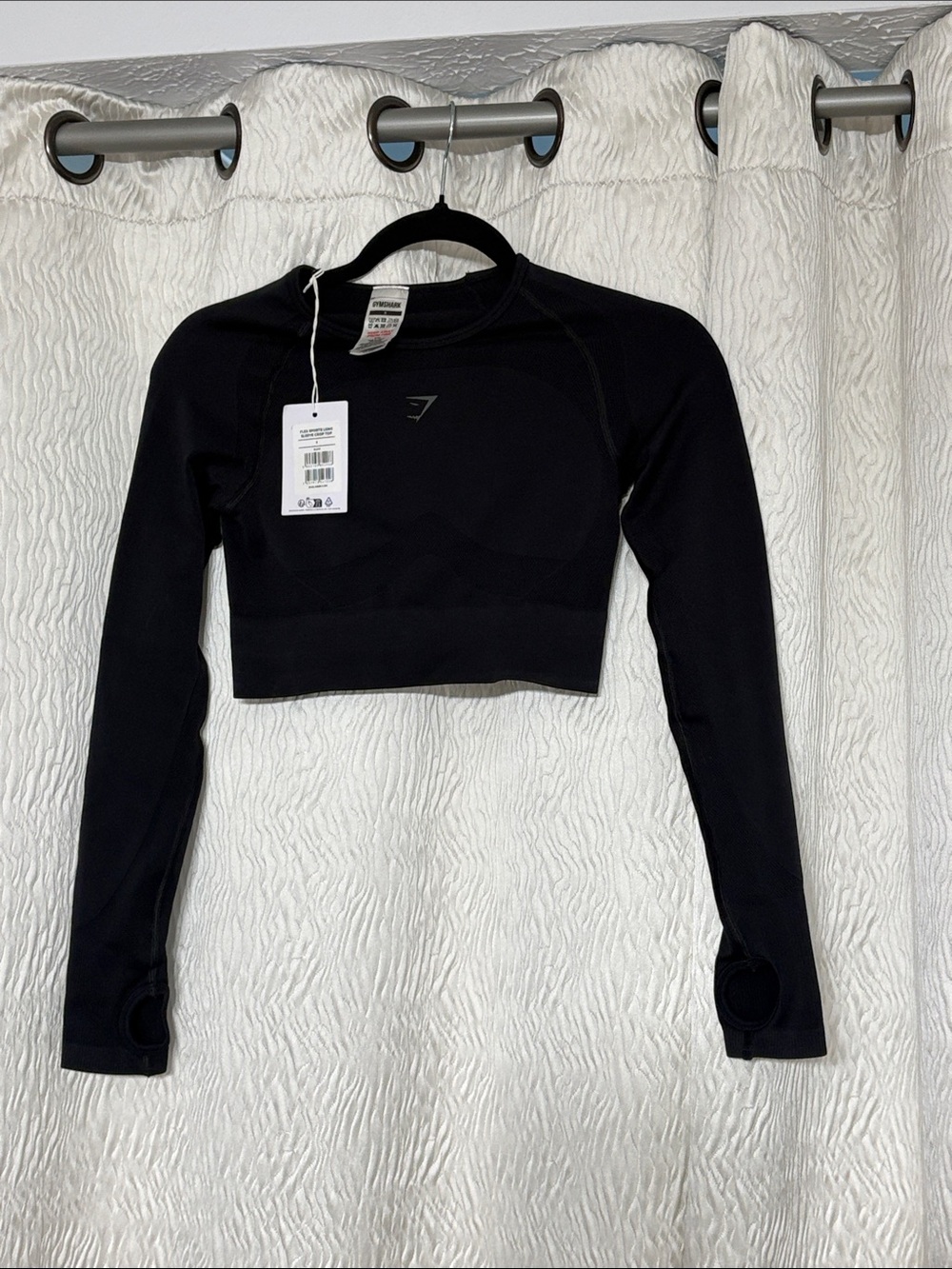 Gymshark Black Long-Sleeve Cropped Athletic Top-Size Small